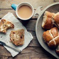 Are you looking for a wonderful recipe to serve on Easter? This Easter Hot Cross Buns recipe will be a hit with everyone! What are Hot Cross Buns | What to Make on Easter | What to Eat on Easter | Traditional Easter Recipes