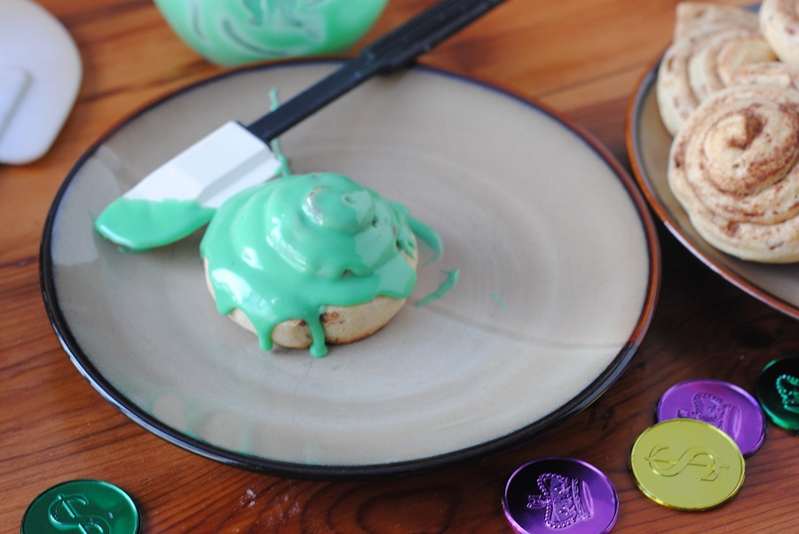 Everyone will love this Mini King Cake Recipe that is easy to make and full of color! The best part is, kids can help make this one. What is a Mini King Cake | What is a King Cake | How to Make a King Cake | How to Make Mini King Cakes