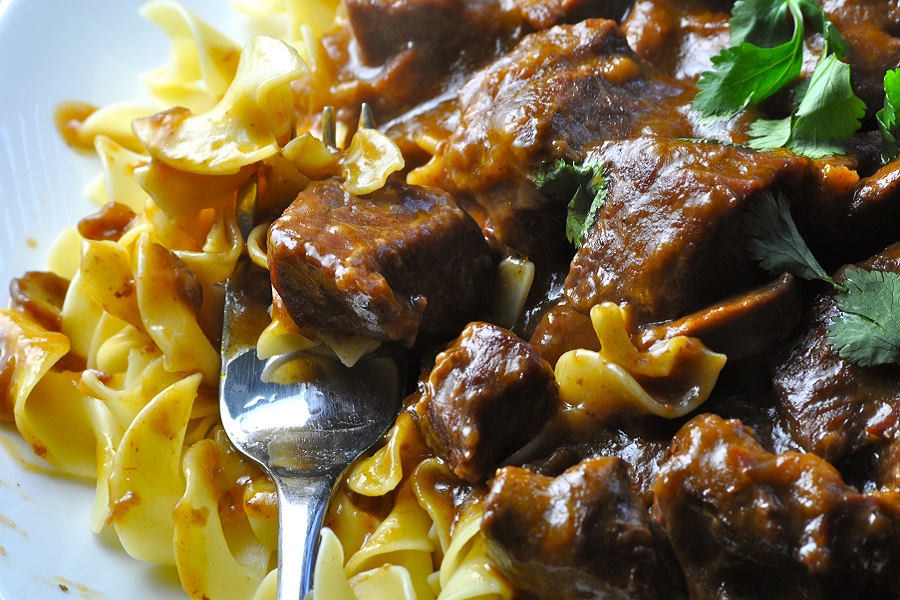 Enjoy this easy beef stroganoff crockpot recipe for a weeknight meal or with guests. The golden mushroom soup adds flavor and it has only SIX ingredients. How to Make Beef Stroganoff | What is Stroganoff | How to Make Beef Stroganoff in a Crockpot | Crockpot Recipes | Slow Cooker Recipes