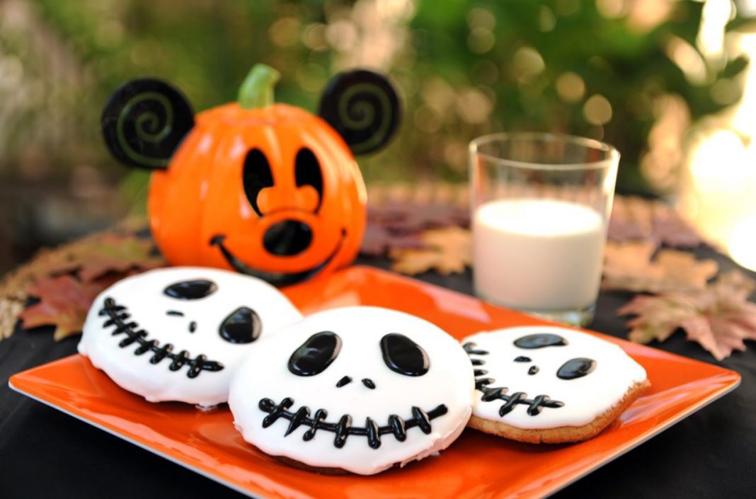These fall recipes from Disneyland are perfect for Halloween and fall! Enjoy Pumpkin beignets Disneyland recipe and Jack Skellington cookies! Disneyland Recipes | Disneyland Cookie Recipe | Disneyland Cookies | Beignet Recipe | Beignet Recipe from Disneyland 