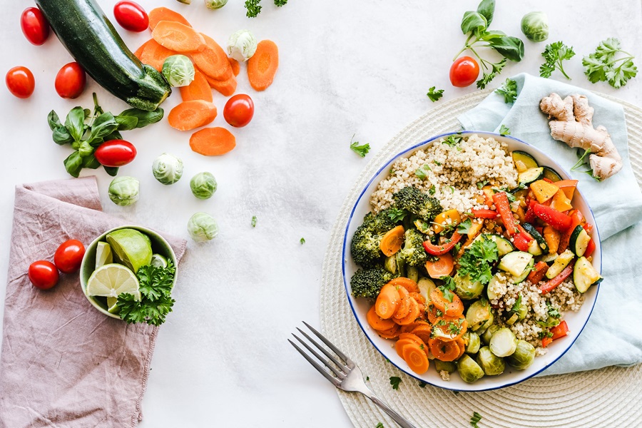 Jillian Michaels Body Revolution Meal Plan Tips a Bowl of Quinoa with Mixed Veggies