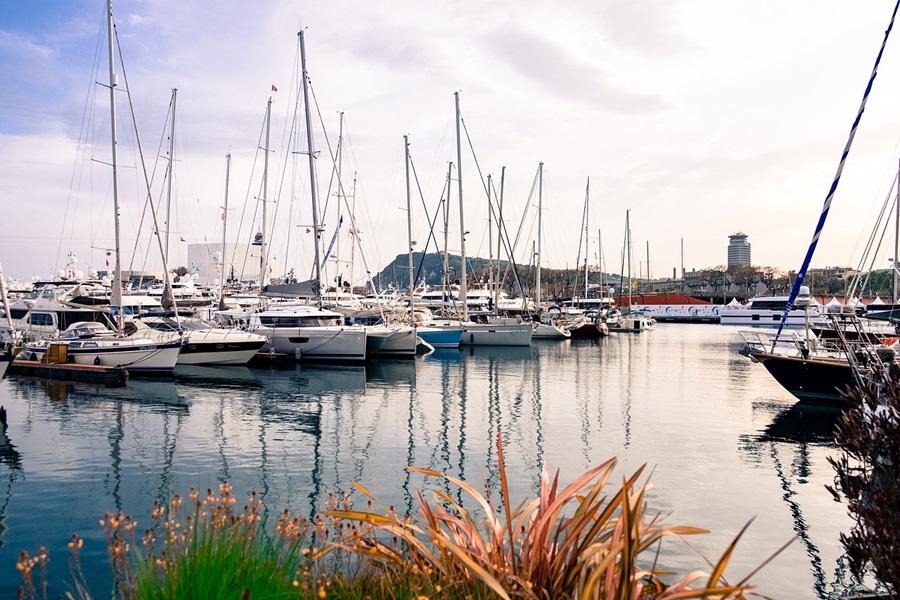 Where to Rent Guest Boat Slips in Mission Bay California View of Boats Moored and in a Line