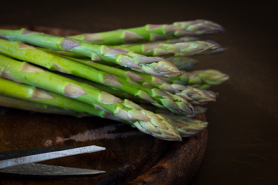 Slimming Foods To Eat Close Up of Asparagus
