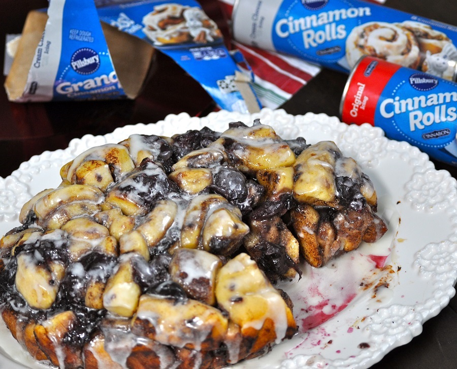 It's not necessary to sacrifice family time to make a delicious dessert everyone will love. Crockpot monkey bread cinnamon rolls are the perfect dessert!