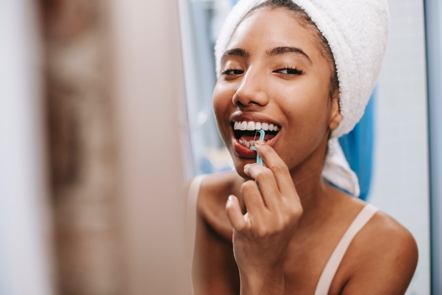 How to Whiten your Teeth at Home a Woman Flossing