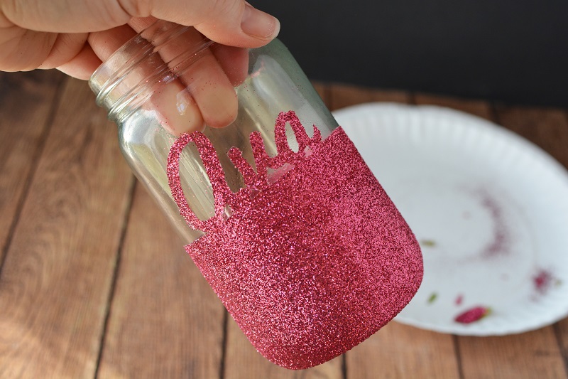 Add some sparkle to any room with this fun DIY Glitter Mason Jar! It can hold pencils, tealight candles, or just about anything you want! DIY Mason Jar Crafts | DIY Craft Ideas | DIY Glitter Ideas | Crafts for Kids