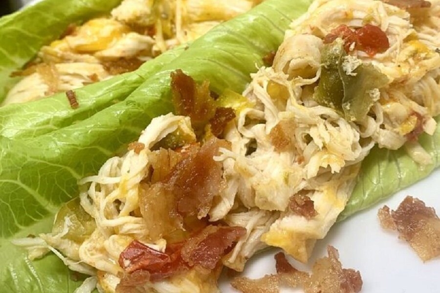 Crockpot Keto Chicken Recipes Close Up of Shredded Chicken and Bacon in Romaine Lettuce Leaves 