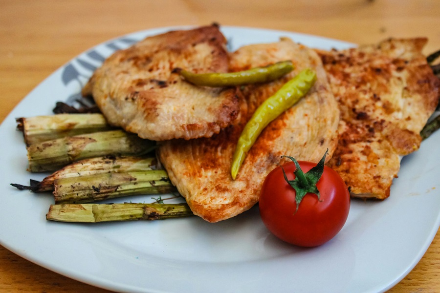 Dairy Free Ketogenic Chicken Recipes for Weight Loss Close Up of a Plate of Chicken and Asparagus with Tomatoes