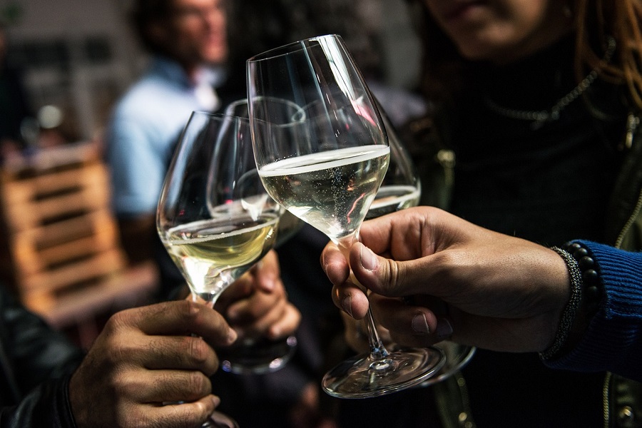 10 Best Wine Toast Quotes to Say Cheers to