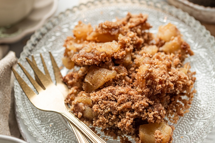 Apple Crisp with Instant Oatmeal Close Up of Apple Crisp on a Plate with Two Forks