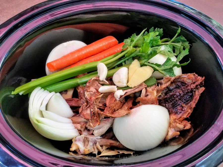 You can prepare this crock pot bone broth in fifteen minutes and let it slow cook. This bone broth recipe also converts to an instant pot bone broth recipe! Bone Broth Diet | Bone Broth Soup | Bone Broth Benefits | Crock Pot Bone Broth for Dogs
