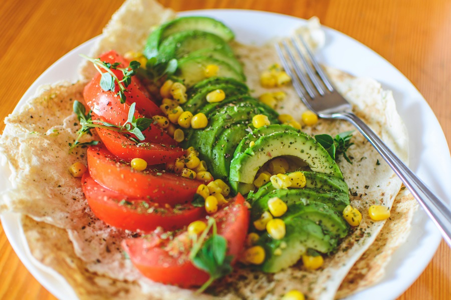 Healthy Vegetarian Crockpot Recipes Close Up of a Tomato and Avocado Wrap