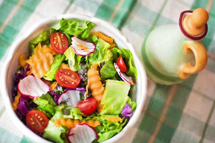 Healthy Vegetarian Crockpot Recipes Close Up of a Bowl of Salad