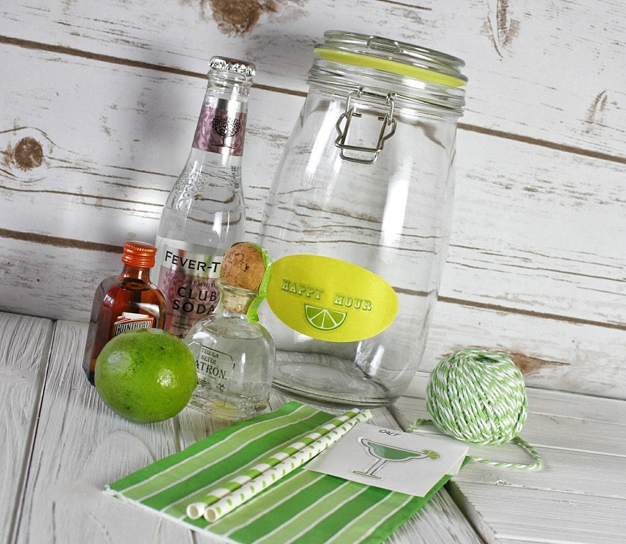 Make this DIY margarita in a jar gift for your tequila-loving friends on any occasion! Margarita in a Jar How to | How to Make a Margarita in a Jar | Best Gift Ideas | Best DIY Gift Ideas #DIY #Margarita #MargaritaRecipes #DIYCrafts #DIYGift #GiftIdeas #Gift
