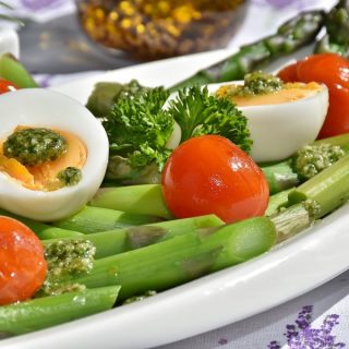 Before making a decision between 21 Day Fix vs Keto you should know the differences so you're better prepared for success during your weight loss journey. What is the 21 Day Fix | What is Keto | Whats the Difference Between 21 Day Fix and Keto | Which is Better 21 Day Fix of Keto | 21 Day Fix Review | Keto Review