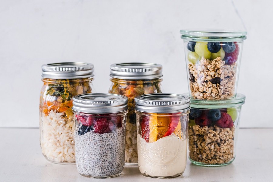 2B Mindset vs 21 Day Fix Meal Prep Jars Filled with Different Oat Breakfasts