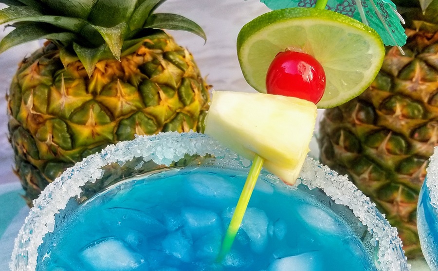 Mermaid inspiration comes in many forms including a bright and colorful mermaid margarita! Blue margaritas like this mermaid margarita are perfect for summer gatherings and backyard barbecues! #margaritas #happyhour #cocktails | Mermaid Margaritas | Mermaid Cocktails | Best Margarita Recipes | Easy Margarita Recipes
