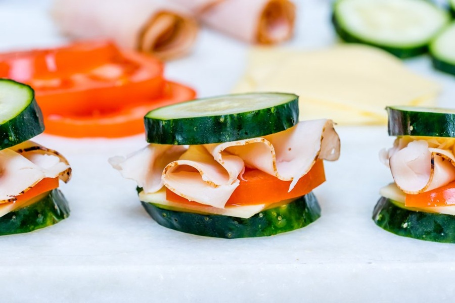 Clsoe Up of Turkey Cucumber Mini Sandwich Bites 2BMindset Snack Recipes