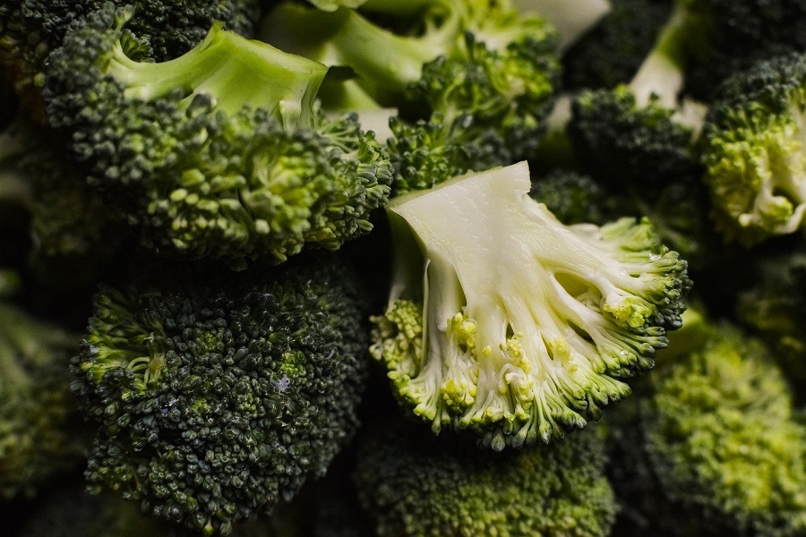 2B Mindset Snack Recipes Close Up of Raw Broccoli