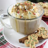 Wake up in the morning to something better than your average cup of coffee, a crockpot gingerbread latte with delicious caramel. This drink recipe is perfect to enjoy while curled up with a book. Crockpot Drink Recipes | Crockpot Recipes | Winter Recipes | How to Make a Latte | Winter Drink Recipe