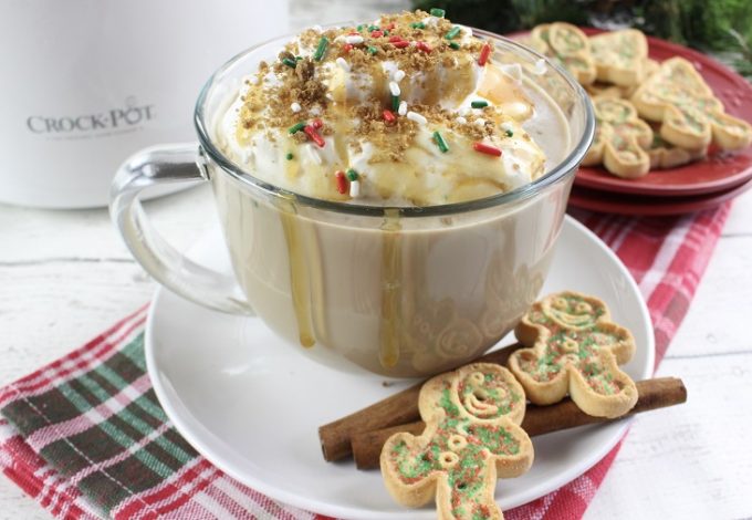 Wake up in the morning to something better than your average cup of coffee, a crockpot gingerbread latte with delicious caramel. This drink recipe is perfect to enjoy while curled up with a book. Crockpot Drink Recipes | Crockpot Recipes | Winter Recipes | How to Make a Latte | Winter Drink Recipe