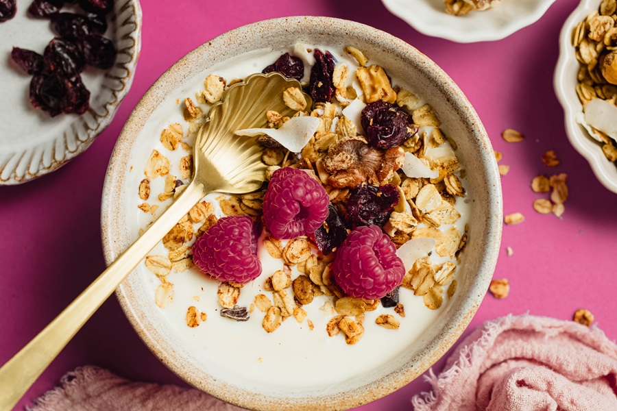 Easy Vegan Granola Recipe a Bowl of Milk with Granola and Raspberries Inside