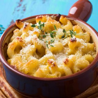 Easy macaroni and cheese crockpot recipes...Just the mention of the rich and creamy comfort dish, more lovingly called “Mac-n-cheese” is enough to bring smiles to a hungry crowd. How to Make Macaroni and Cheese in a Crockpot | Slow Cooker Mac and Cheese | Mac and Cheese Recipes
