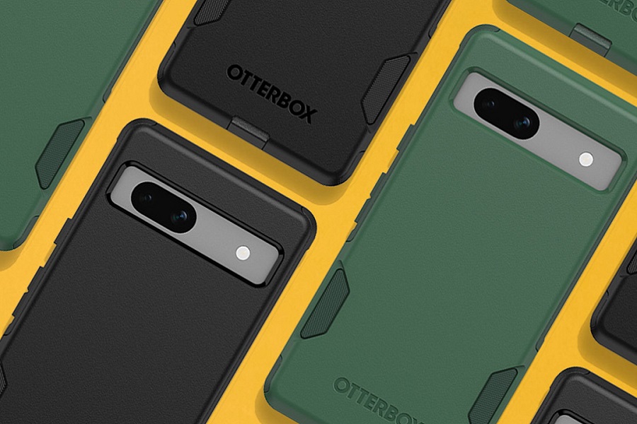 Otterbox Defender Pro Vs Defender Phones Lined Up with Otterbox Cases On Them 