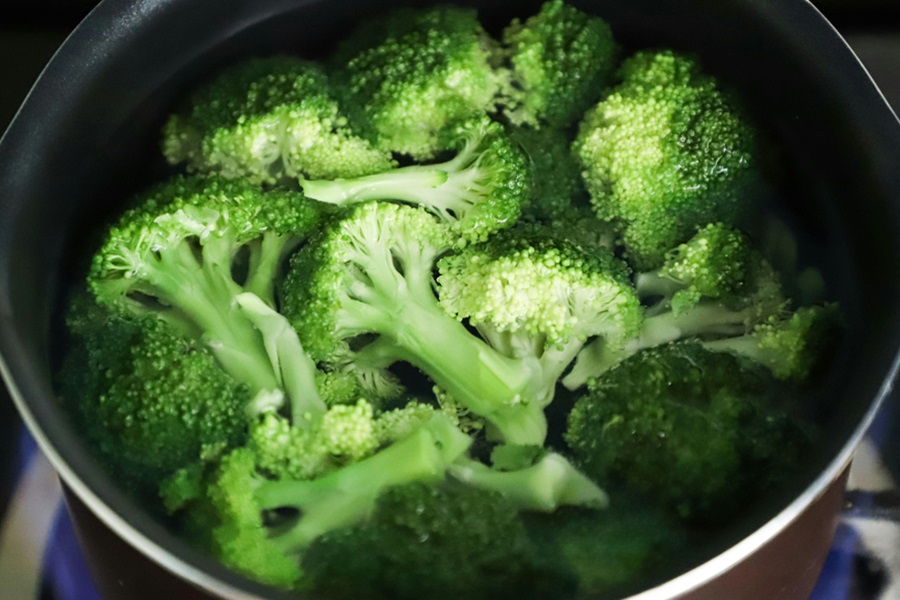 Keto Carb Limit vs Low Carb Limit Close Up of Broccoli in a Pot of Boiling Water