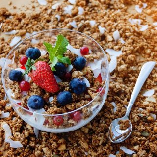 Keto granola recipe ideas are perfect to carry with you for a quick snack or to make on busy days to help when you don’t have a lot of time for keto meal prep. Keto Recipes | Keto Snack Recipes | Low Carb Snack Recipes | Low Carb Recipes | Granola Recipes | Healthy Granola Recipes