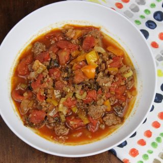 This beanless crockpot chili recipe is delicious and a filling high protein recipe that everyone will enjoy. Crockpot Recipes | Fun Crockpot Recipes | Slow Cooker Chili Recipe | Slow Cooker Recipe