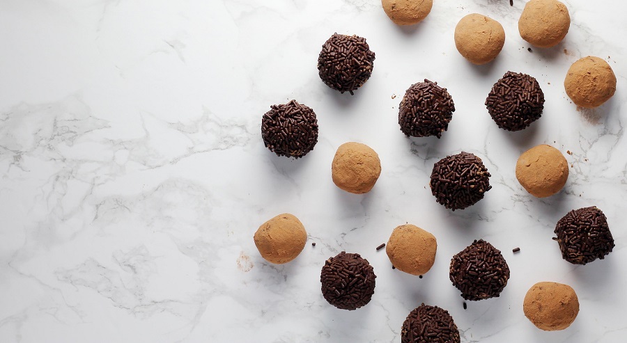 Low carb protein balls are not only easy to make but they become a healthy source of energy that is perfect for any time of the day. Healthy Recipes | Protein Snack Recipes | How to Make Protein Balls | What are Protein Balls | How to Make Protein Balls 