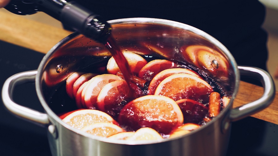 Make easy and delicious mulled wine recipes with these warm wine recipe spices that will enhance the flavors. What is Mulled Wine | What is Spiced Wine | How to Make Spiced Wine | How to Make Mulled Wine | What Spices to Use with Wine 