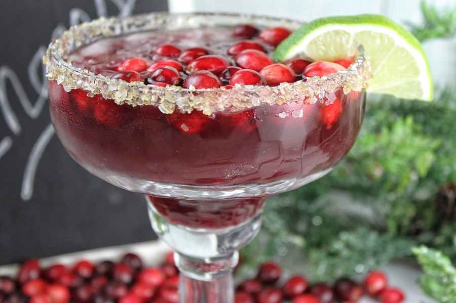 Cranberries lend themselves perfectly to the holidays and this cranberry margarita recipe balances tequila with seasonal cranberries perfectly! Cranberry Margarita by the Glass | Spiced Cranberry Margarita | Holiday Margarita Recipe | Holiday Party Recipe | Christmas Party Recipe | Christmas Cocktail Recipe