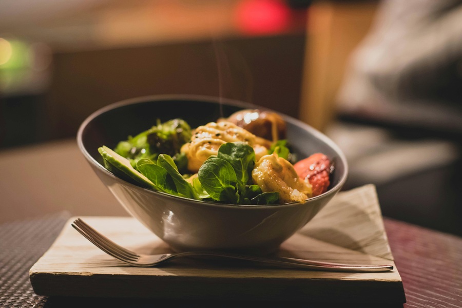 Low Carb Buddha Bowl Recipes a Black Bowl Filled with Spinach, Tofu, and Tomatoes