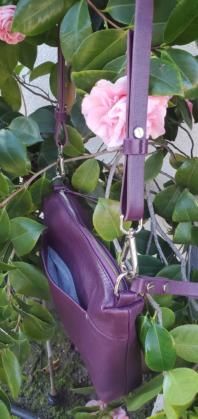 The Arayla Manhattan handbag is chic and functional making it a must have handbag and you can save 10% with this Arayla coupon code. Fashion Tips | Style Tips| Handbag Review | Arayla Handbags Review #handbags #fashion