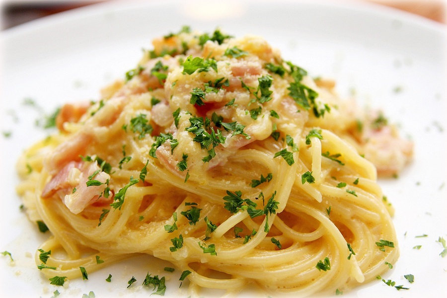 White Wine Pasta Sauce Recipes Close Up of Pasta on a Plate Sprinkled with Parsley