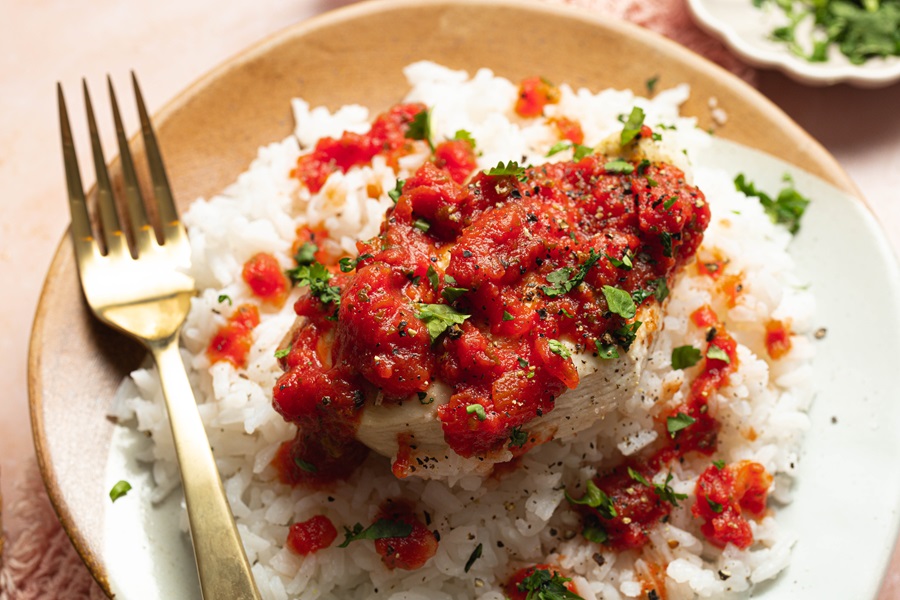 Salsa Chicken and Rice Recipe a Plate of Salsa Chicken and White Rice with a Fork