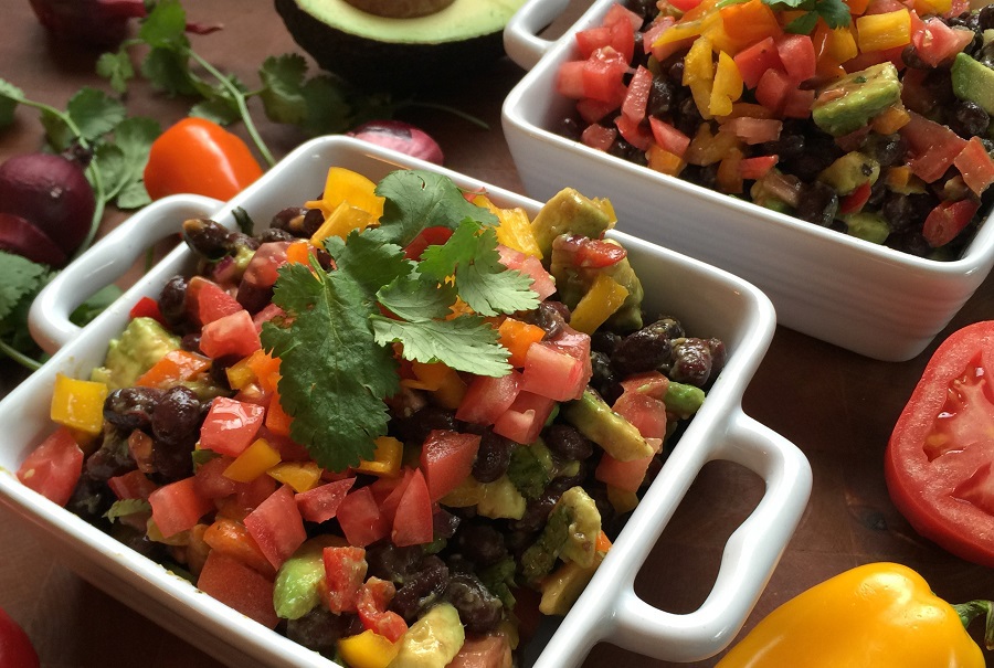 2B Mindset cowboy caviar is a versatile low carb vegetarian snack that can be used as a side dish, with chips and dip, and is perfect for a filling meatless Monday recipe! 2B Mindset Dips | Healthy Dip Recipes | Beachbody Snack Recipes | Low Carb Cowboy Caviar | Keto Snack Recipes | Keto Cowboy Caviar 