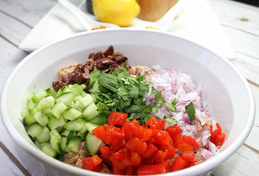 Low carb recipes like this low carb tuna salad recipe can help you boost fat burning and weight loss. It is also easy to make and pack for an easy snack or lunch on the go. Low Carb Salads with Tuna | Low Carb Salad Dressing | Keto Salads for Lunch | Keto Side Salad | Keto Recipes for Work | Keto Tuna Recipes