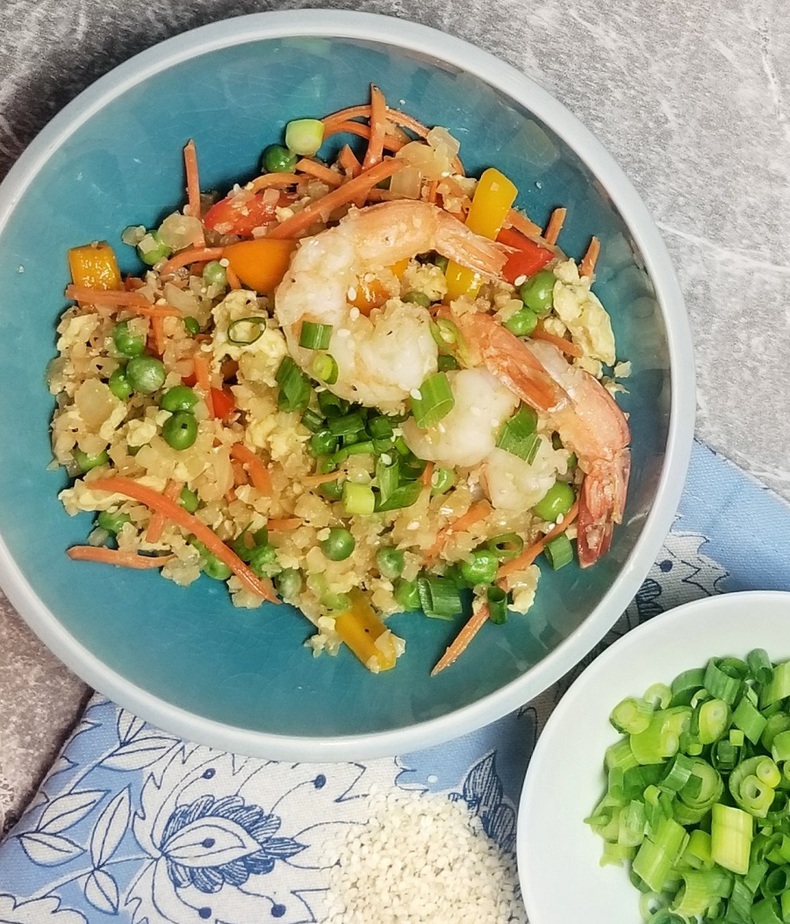 A low carb cauliflower rice and shrimp recipe is the perfect low carb dinner recipe to help you lose weight and maintain a healthy diet. Cauliflower Rice Casserole | Cauliflower Fried Rice | Cauliflower Keto Recipe | Low Carb Cauliflower Recipe | Cauliflower Rice Calories | Healthy Recipes with Cauliflower