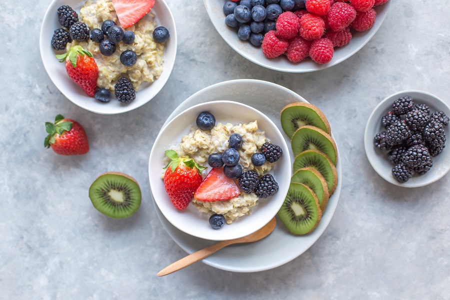 Beachbody Meal Plan Bowl of Oats with Fresh Fruit