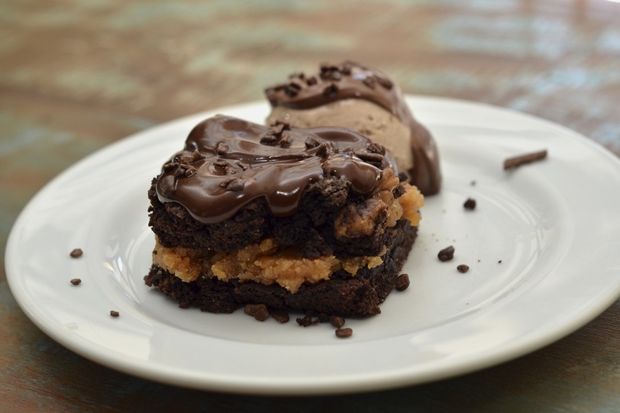 Easy Crockpot Thanksgiving Desserts a Slice of Peanut Butter Chocolate Cake on a Plate