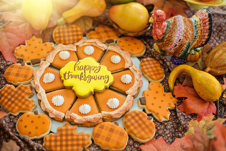 Easy Crockpot Thanksgiving Desserts AI Art of a Pie That Says Happy Thanksgiving