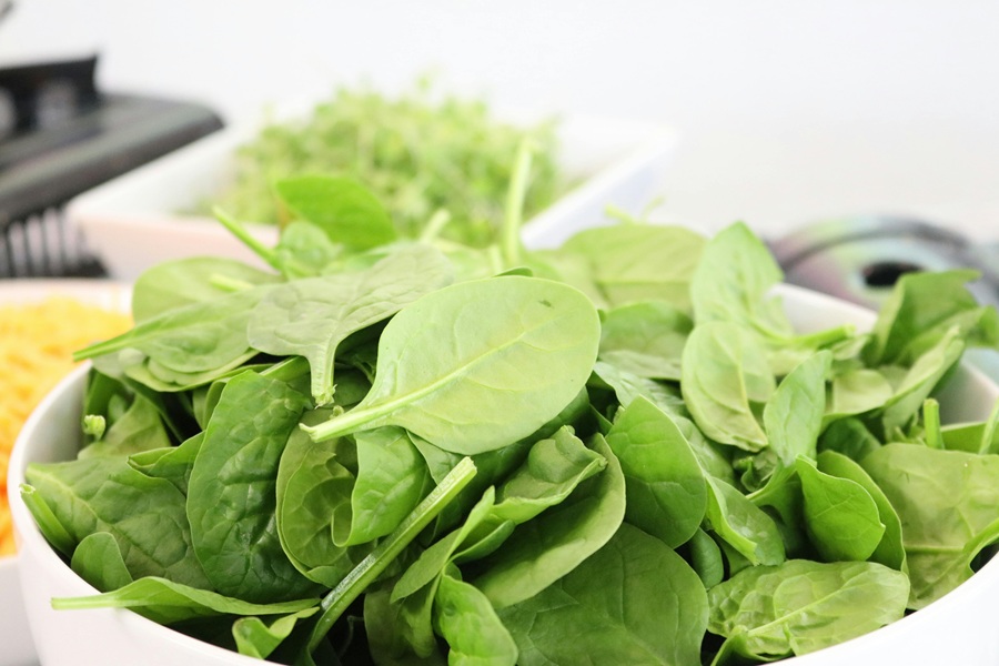 Green Juice Recipe Close Up of Fresh Spinach in a Bowl