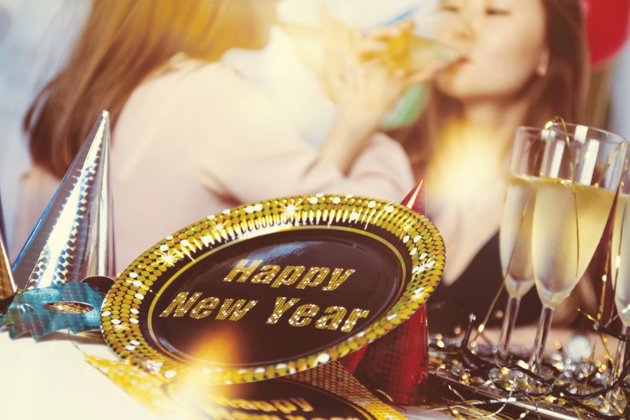 DIY New Years Decorations Close Up of a Paper Plate That Says Happy New Year