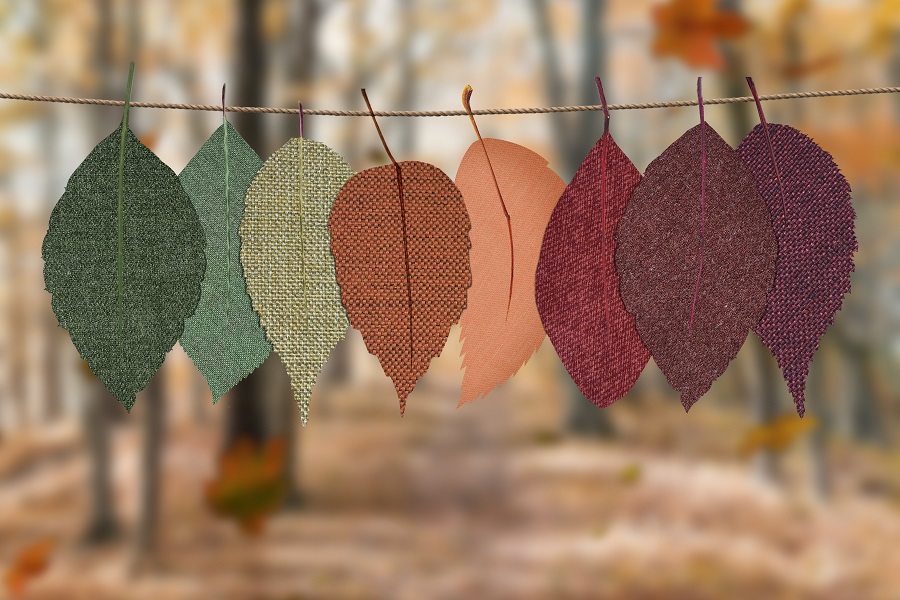Stylish DIY Fall Décor Close Up of Fall Leaves Made Out of Felt Hanging from a Clothes Line