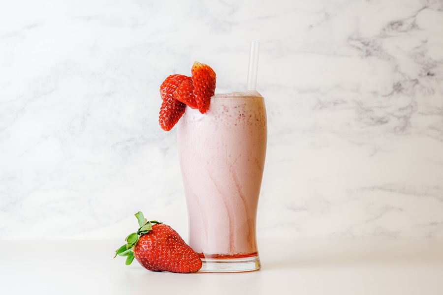 DIY Meal Replacement Shakes for Weight Loss Close Up of a Glass of Strawberry Shake