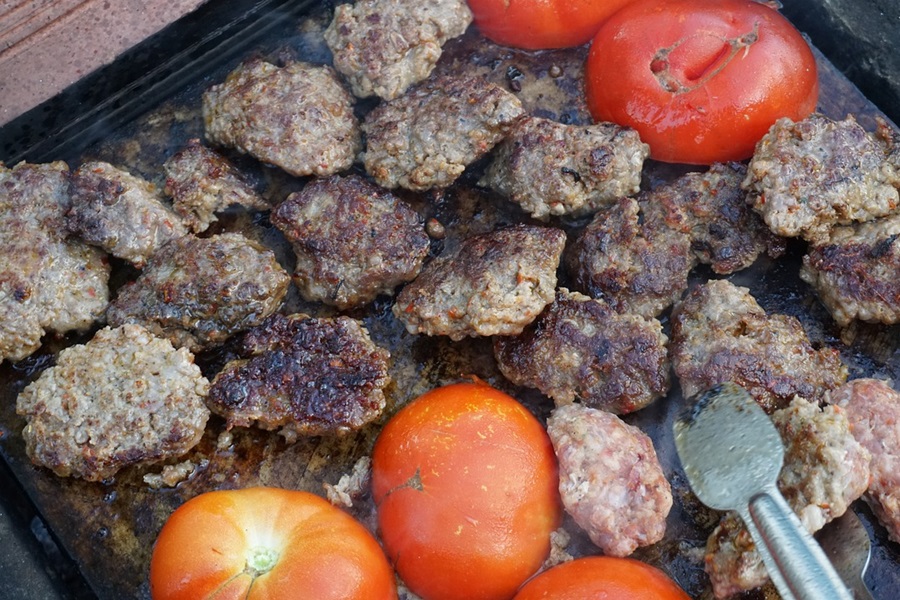 Keto Ground Beef Crockpot Recipes Close Up of Beef Patties on a Grill with Tomatoes