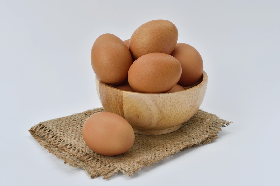 Tips for a Low Carb Diet Close Up of a Wooden Bowl of Eggs